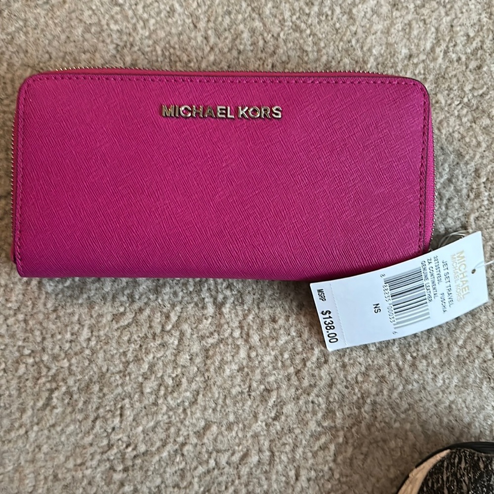 Michael Kors  Fuschia wallet -NEW
